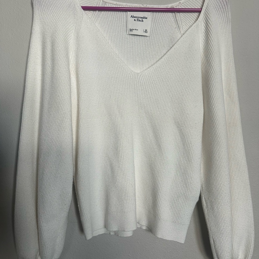 Abercrombie & Fitch Women's Cream V-Neck Sweater